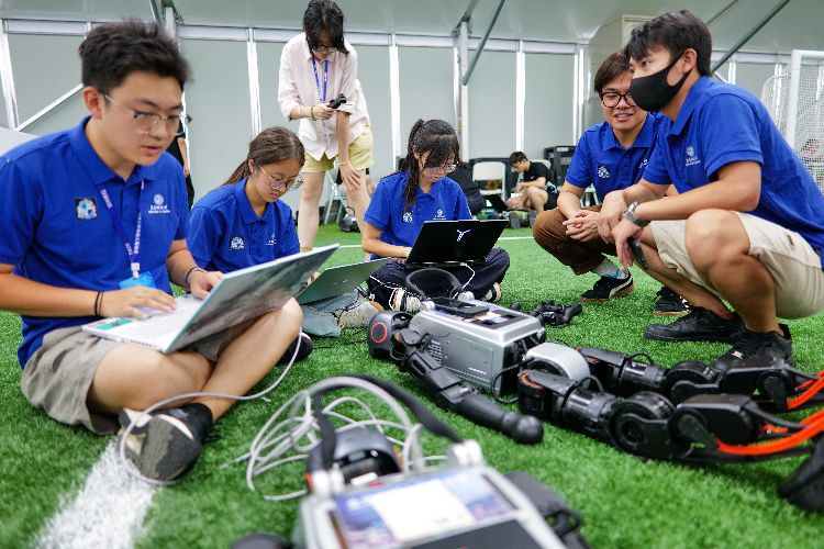 日至, Kmf, 器人运动会 日至, Kmf, 器人运动会