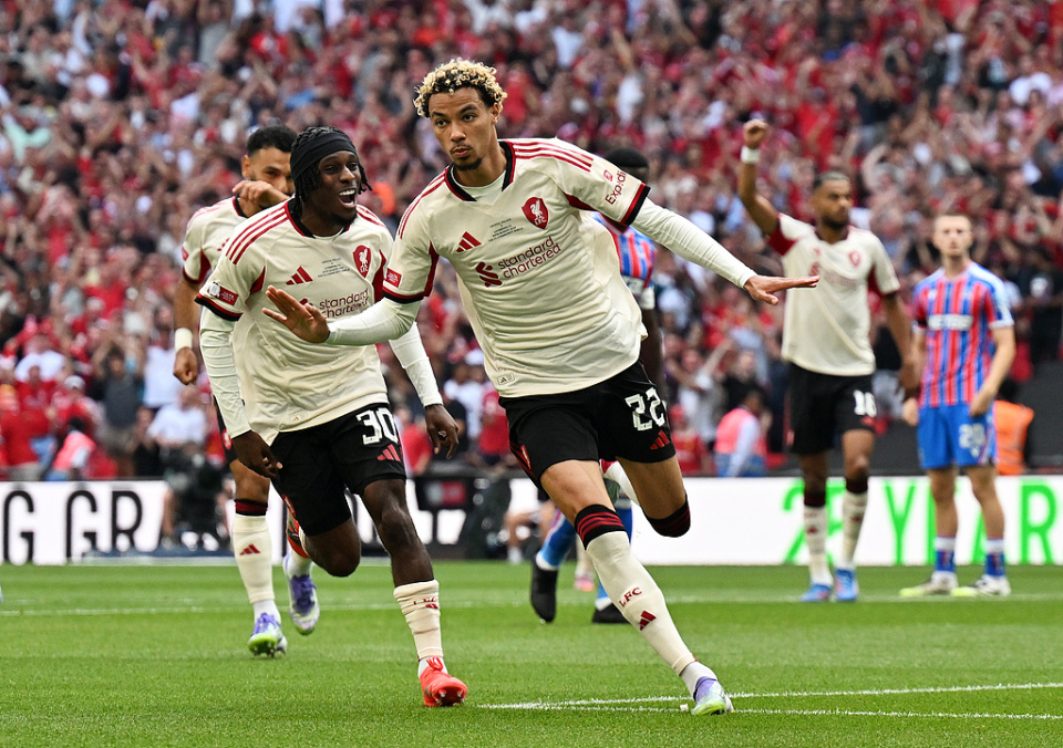 距离头球攻, 理查兹, 精彩回放